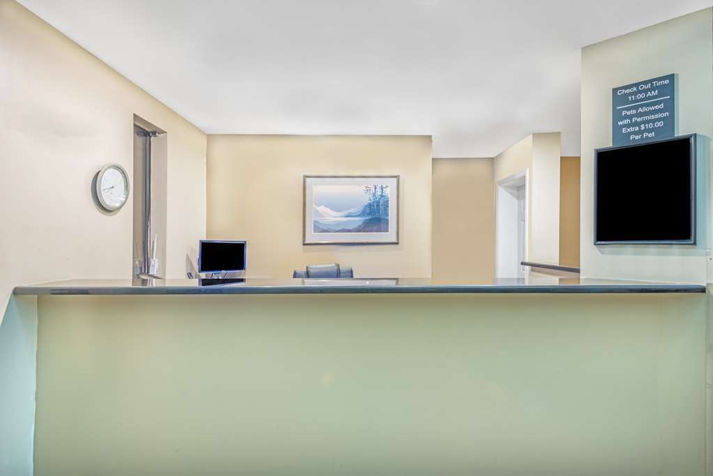 Super 8 By Wyndham Pueblo Hotel Interior foto