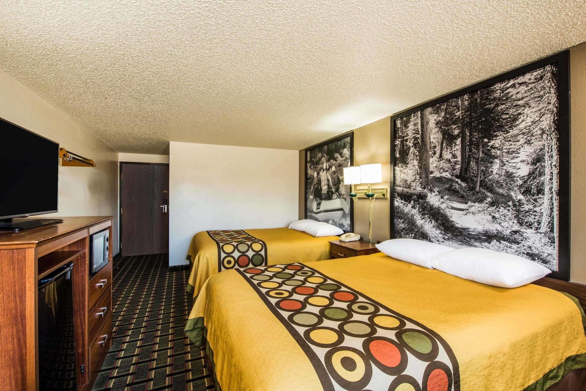 Super 8 By Wyndham Pueblo Hotel Exterior foto